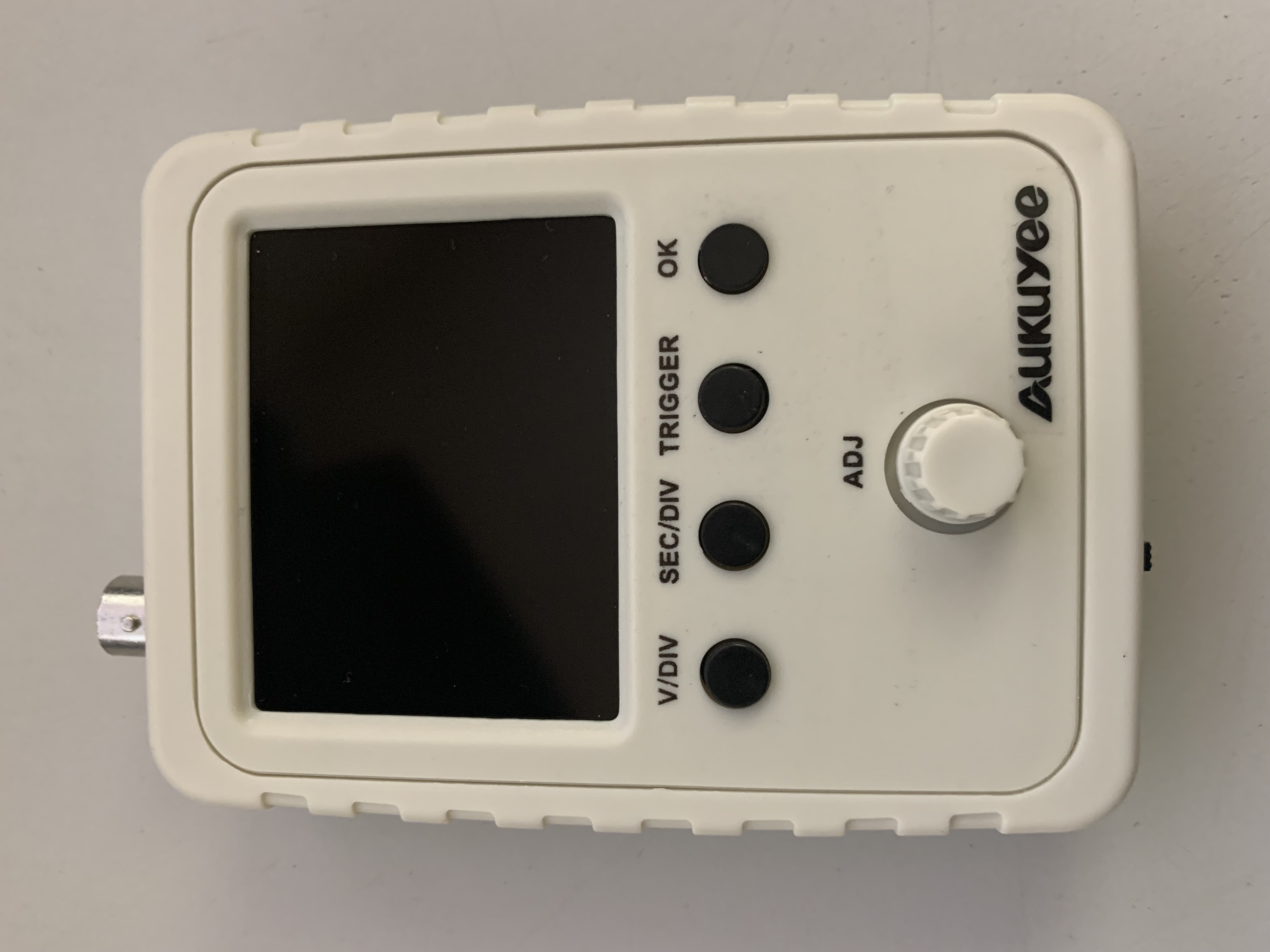 An AUKUYEE Q15001 handheld oscilloscope